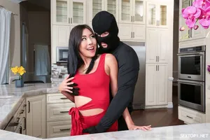 Chồng tôi gọi điện hỏi thăm tôi thì cô ấy nói đã mua một ít đồ ăn nhẹ trên giường tôi. Nguồn: Andromeda không có cảm xúc