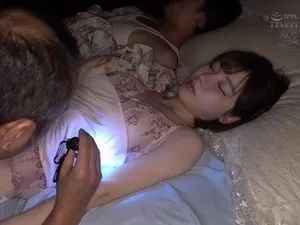 Một nữ sinh mới với mái tóc đuôi ngựa hai bên! Nhận phòng khách sạn và quan hệ tình dục với bạn trai trẻ của tôi! Tất đen, chân thon, tư thế cưỡi ngựa